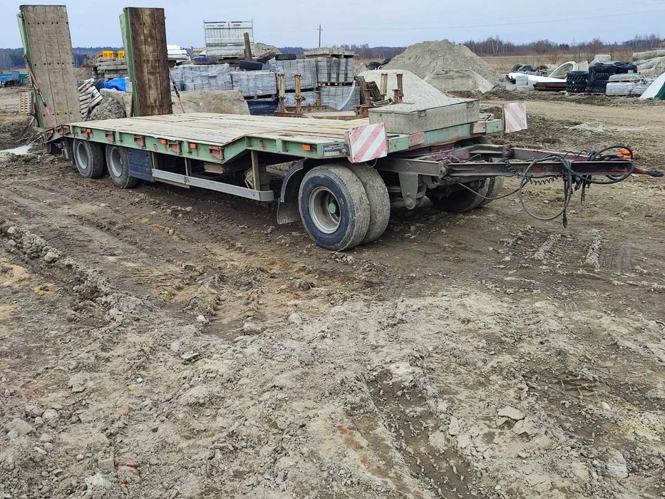 Przyczepa niskopodwoziowa