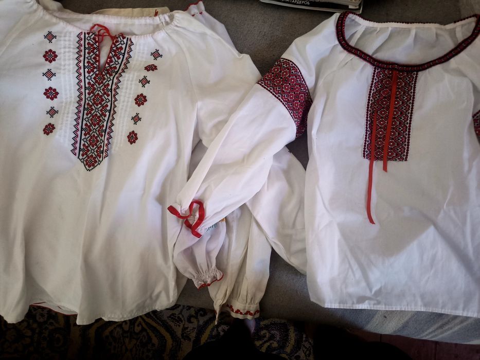 Вишиванки,жіночі і чоловічі.