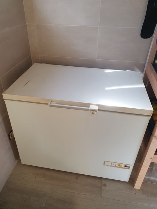 Vendo uma Arca Congeladora Balay