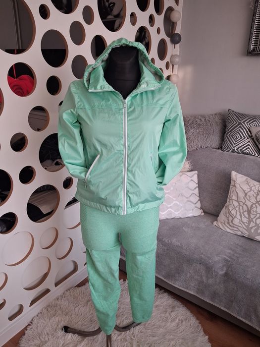 Wiosenny zestaw wiatrówka + legginsy