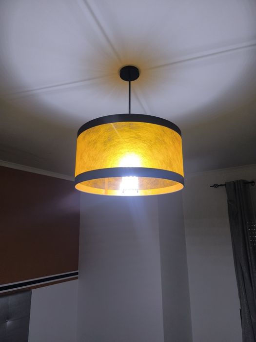 Candeeiros de tecto e mesa cabeceira