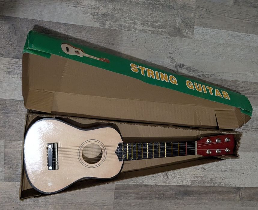 Сувенірна (іграшкова) гітара