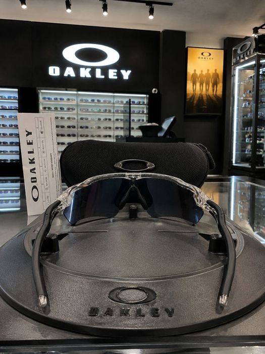 Сонцезахисні окуляри Oakley