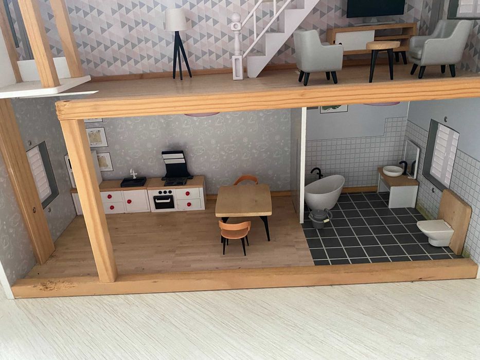 Casa de bonecas em madeira - como nova