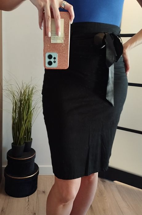 Czarna spódnica ołówkowa z kokardą elegancka do pracy biura MIDI 38 M