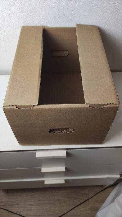 Caixas de cartão triplo novas, desmontadas