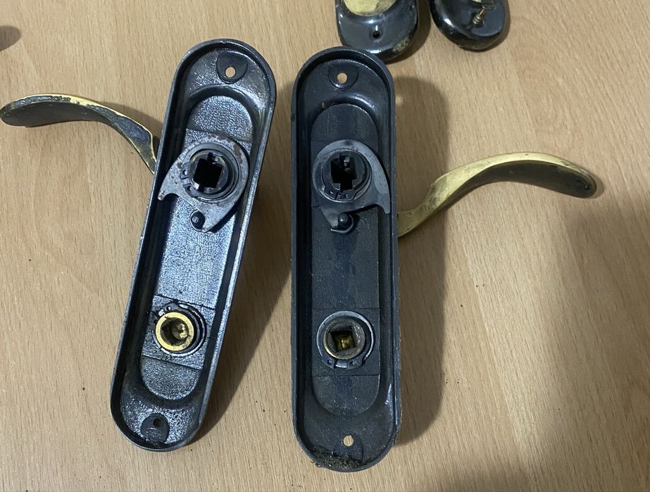 Дверные ручки для замка WC