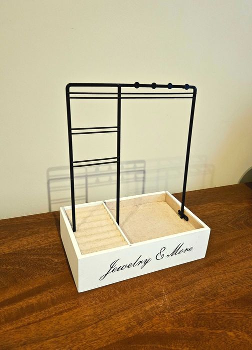 Stojak na biżuterię organizer