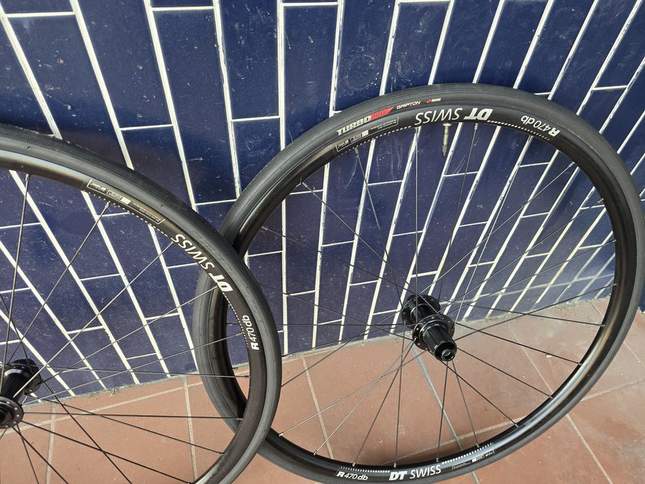 Par de rodas de disco dt swiss com pneus
