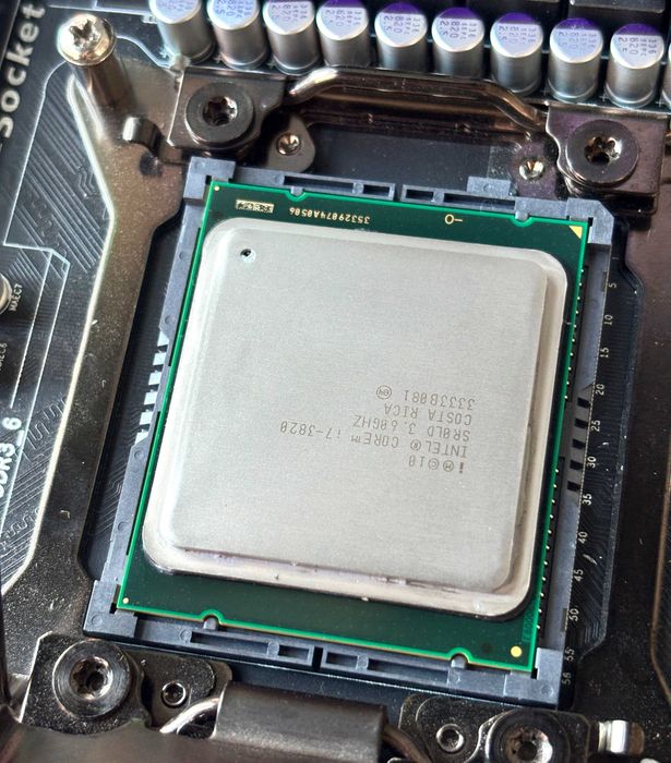 Intel Core i7-3820 LGA2011 X79 4C/8T 3.8 GHz Sandy Bridge-E