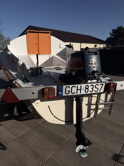 Łódka jacht motorowy