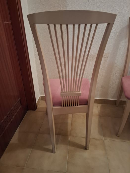 Conjunto de 6 cadeiras de Jantar - clássicas e super resistentes.