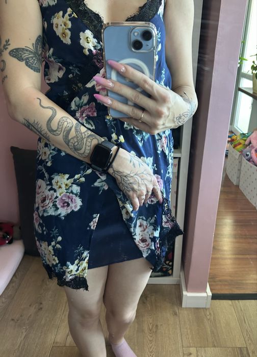 Granatowa satynowa sukienka missguided 34
