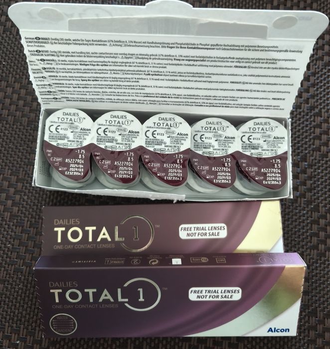Продам контактні лінзи Dailies Total 1