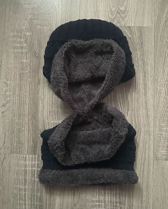 Komplet czapka zimowa+ komin . Granatowa .