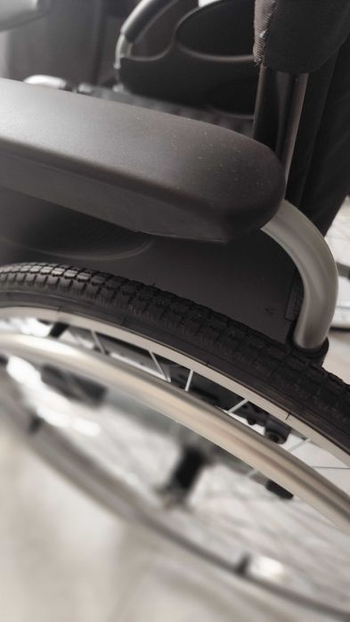 Cadeira de Rodas Manual Marca Invacare (como nova) ainda com caixa
