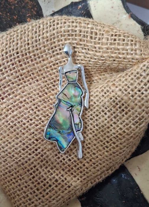 Nowa duża broszka 6,5 cm wielobarwna srebrna elegancka