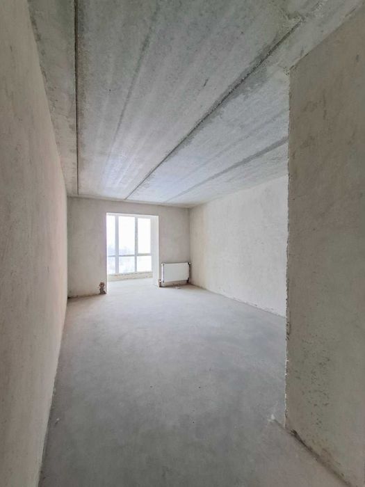 Продаю панорамну 4кімнатну квартиру на березі річки.Газифікована.110м2