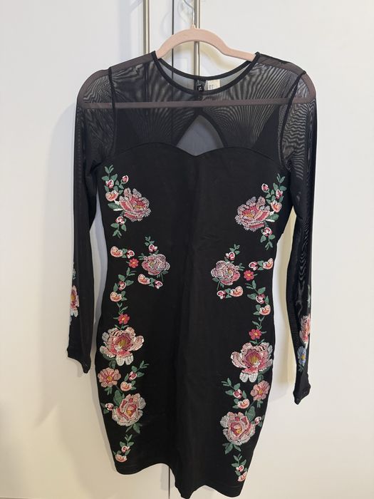 Плаття з українською вишивкою , чорне та червоне