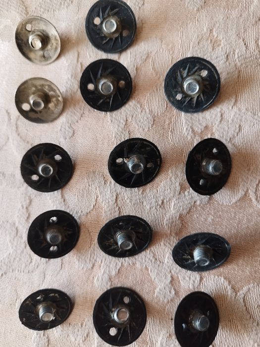 Колеса для роліків,шипи для бутс  14 шт