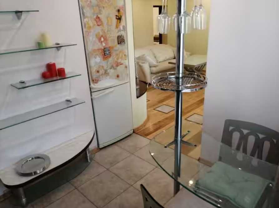 Простора 3-кімнатна квартира біля метро "Палац Україна" та "Либідська"