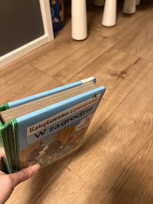 Książka z puzzlami
