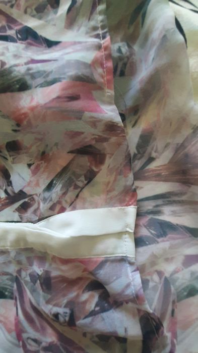Blusa sem mangas e com costas abertas