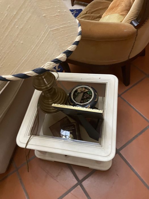 2 Mesinhas de apoio iguais