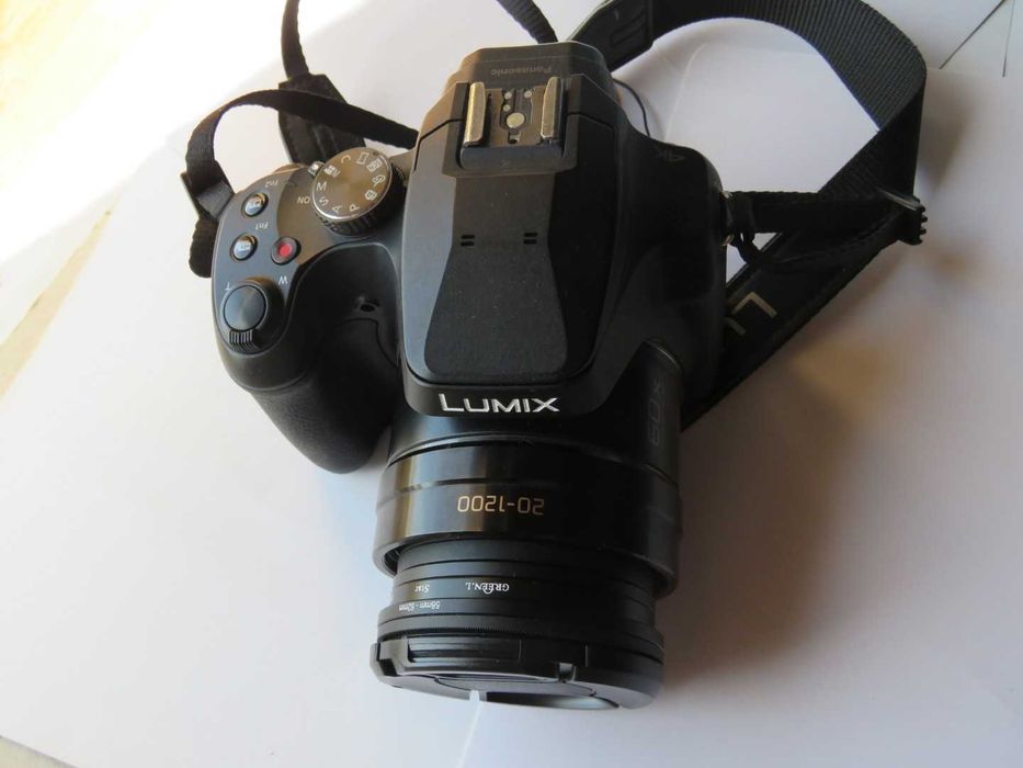 TROCO - Maquina fotografica 4K Bridge Panasonic Lumix DC-FZ83; 4K. Ler anuncio