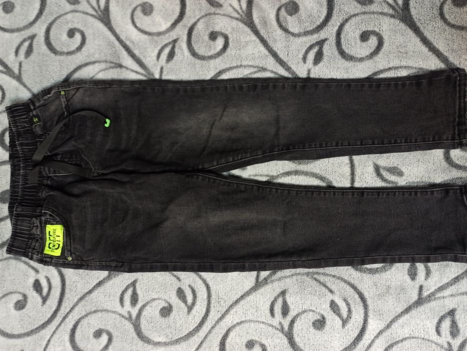 Продам джинси на хлопчика 10років