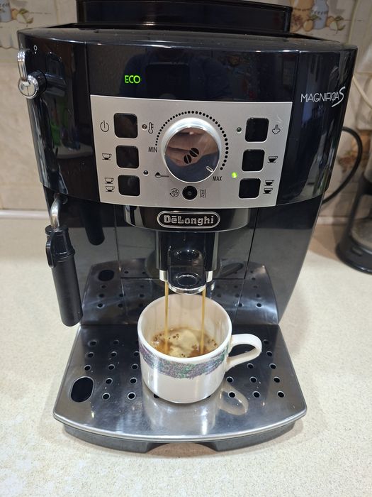 Кофемашина Delonghi Magnifica S маленький пробег