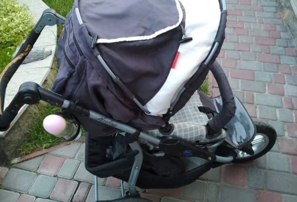 Продам триколісний німецький всюдихід коляску 2 в 1