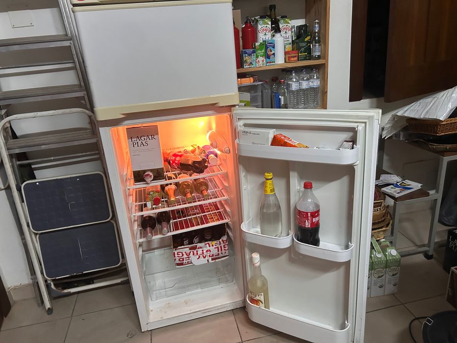 Frigorifico Becken 240l ,  em bom estado com duas portas