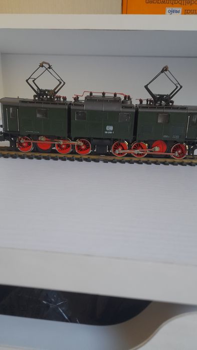 Ж.д модель электровоза Br 191  вагон пассажирски HO  1/87  Pikо Roco