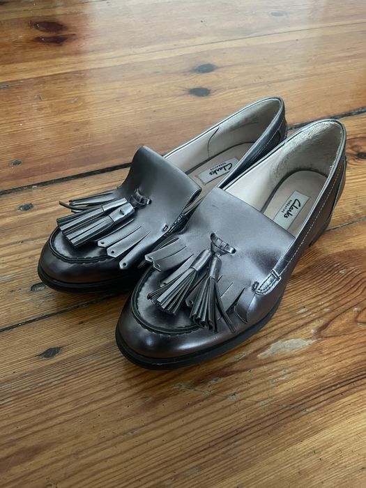 Clarks Narrative skórzane loafersy z frędzlami