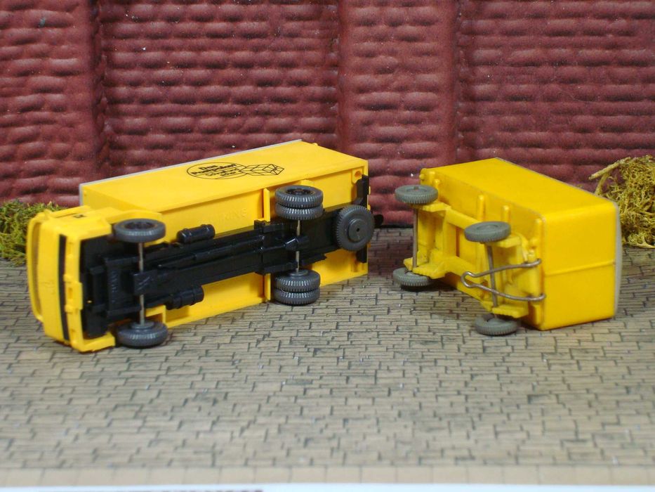 Wiking 550 - Magirus / Camião Postal c/ Reboque "Deutsche Post"/ Usado