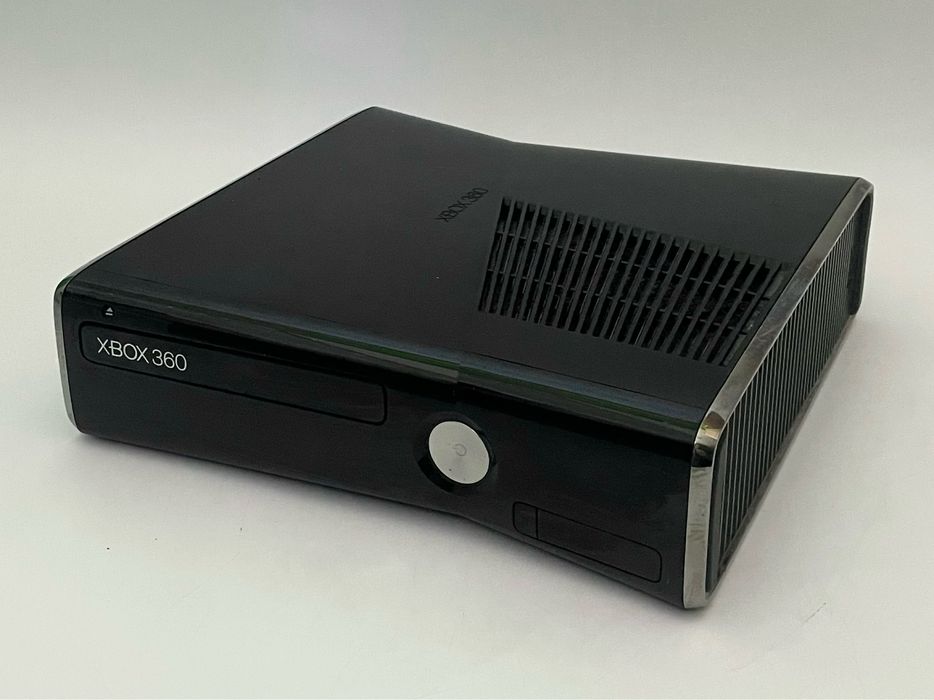 Konsola Microsoft Xbox 360 Slim 250GB z Kinect, 2 gry, pad - sprawna