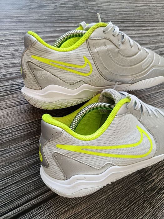 Футзалки Nike, школяреві-підлітку