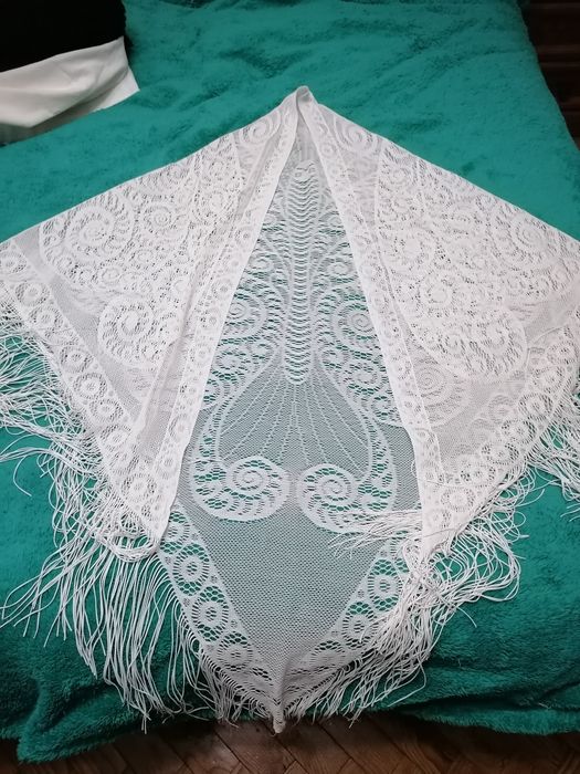 Lenço antigo rendado e xaile branco