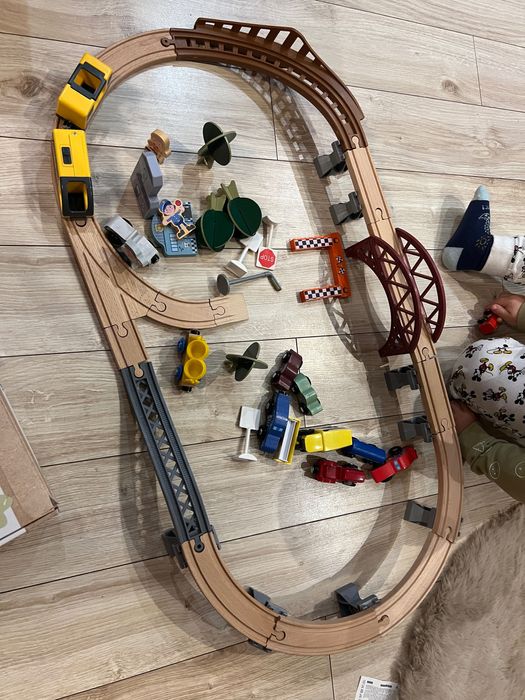 Kolejka drewniana z elektrycznym pociągiem Elefun