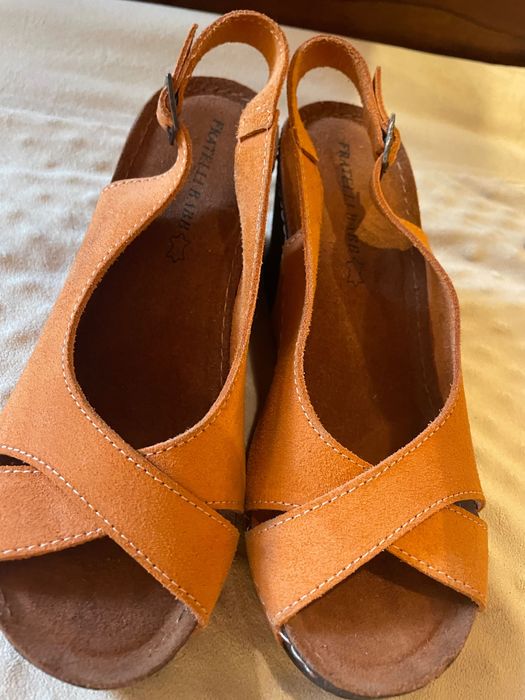 Rewelacyjne sandały na koturnie, r. 40