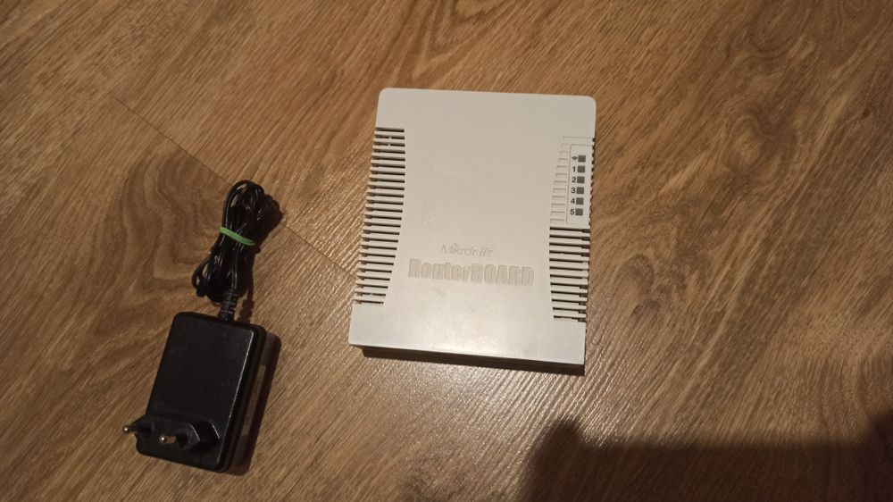 Router Mikrotik RB951G