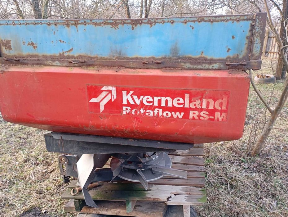 Розкидач міндобрива Kverneland