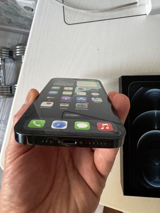 Айфон 12 про  продам