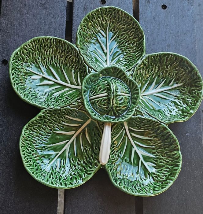 Conjunto de loiças de cor verde. Para colocar sopas ou outras