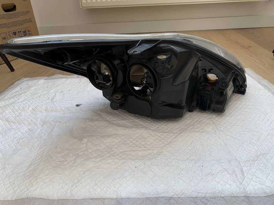 Sprzedam lampy przednie Ford Focus MK2 lift 2010 – oryginał