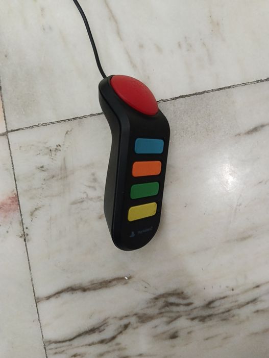 Conjunto de 4 Comandos Buzz! Buzzers Originais com Fio para PlayStation 2 (PS2)