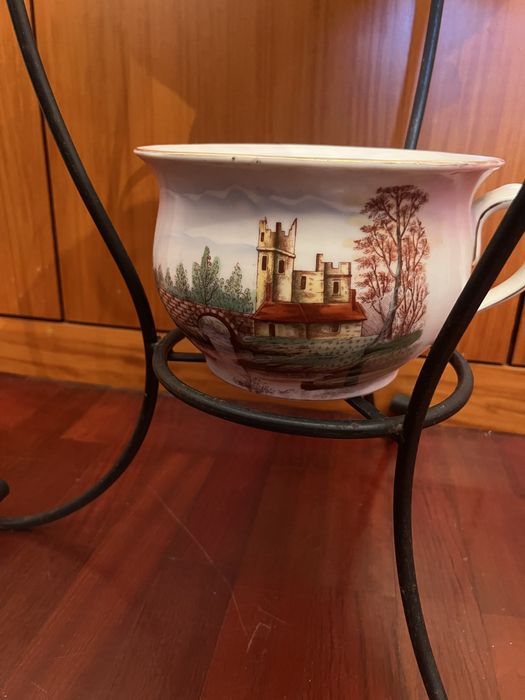 Conjunto Vista Alegre Antigo – Jarro, Bacia, Penico e Saboneteira