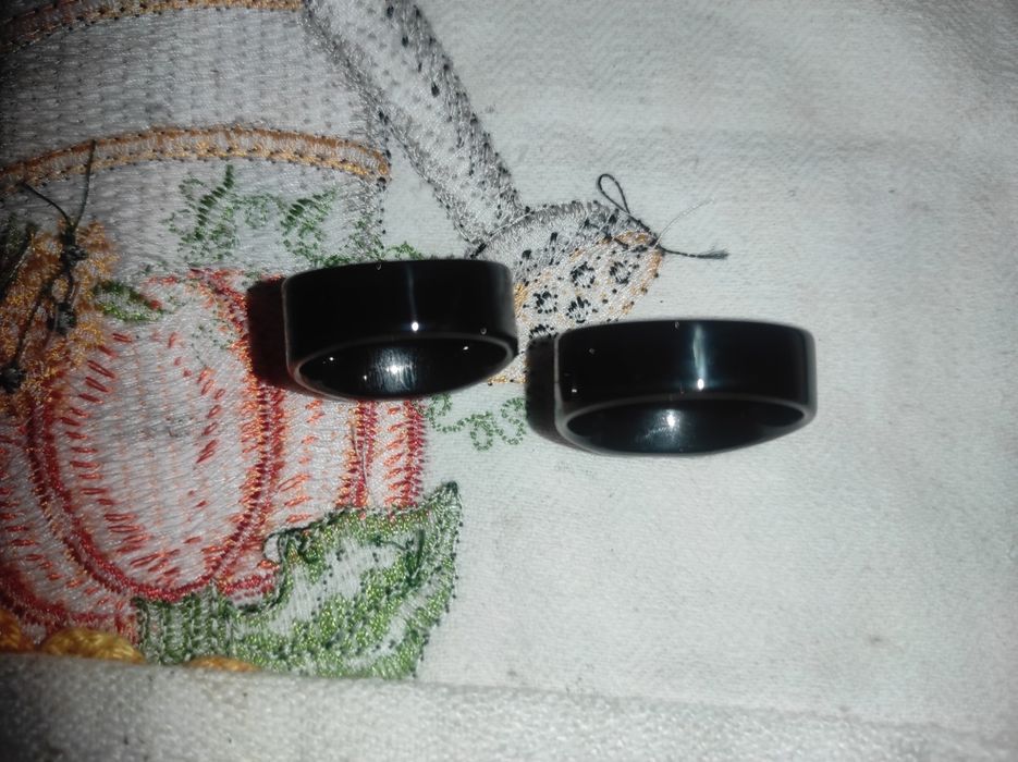 Anéis Pretos e Fios com metades