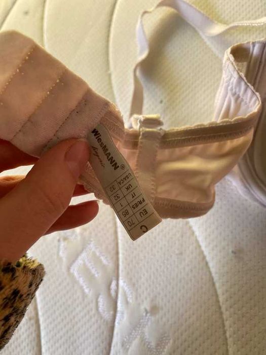 Biały stanik biustonosz w błyszczącą koronkę wiessman 70c push up